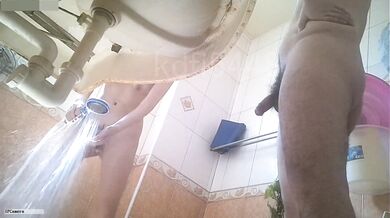 变态前男友浴室暗藏摄像头偷拍D奶网红,分手后故意流出